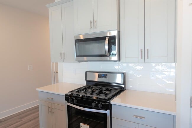 Building Photo - 2 Rockshire Trl