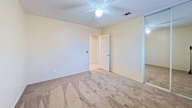 Building Photo - 2226 Willowbrook Ln