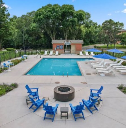 Outdoor Pool & Firepit - 3810 Ballantrae Rd