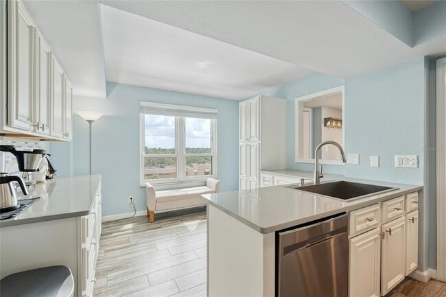 Building Photo - 2617 Cove Cay Dr