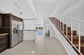 Building Photo - 9351 Fontainebleau Blvd