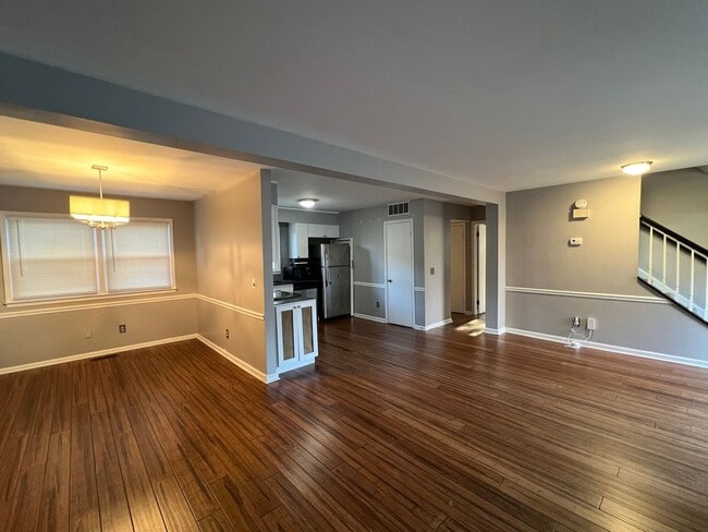 Building Photo - 5912 Pine Tree Ct