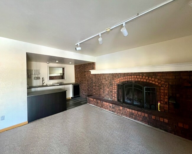 Building Photo - 301 W Mangrum Dr