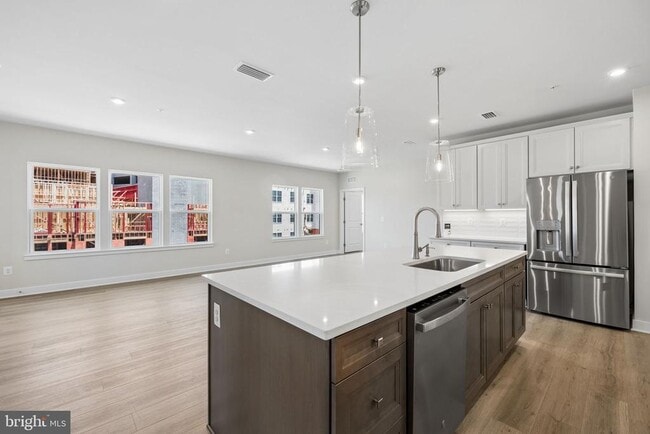 Building Photo - 1611 POTOMAC SHORES Pky