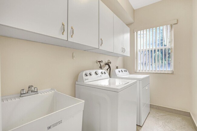 Building Photo - 8982 Indian River Run S