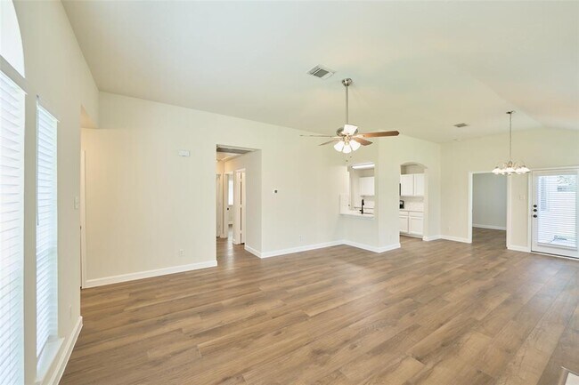 Building Photo - 354 Fantasy Ln