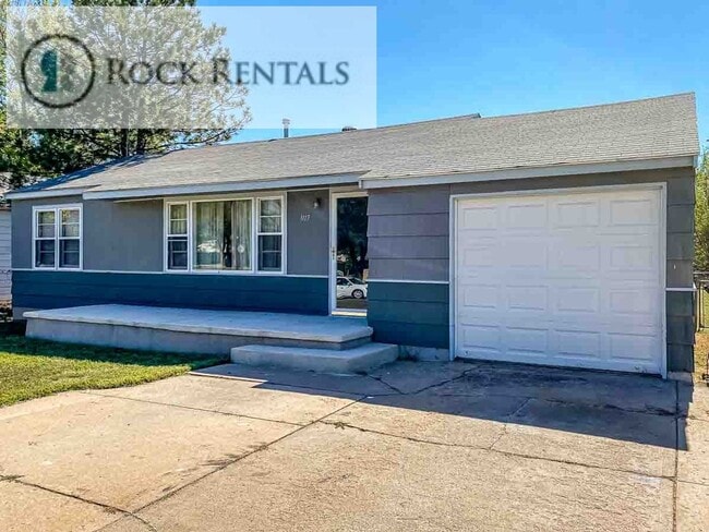 Building Photo - Updated 4 Bed 1 Bath near City Center