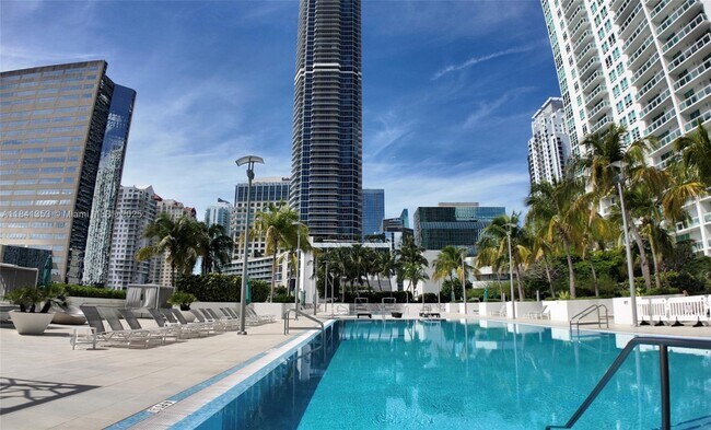 Building Photo - 950 Brickell Bay Dr