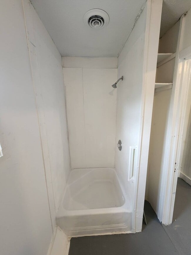 Building Photo - 521 W 14th St