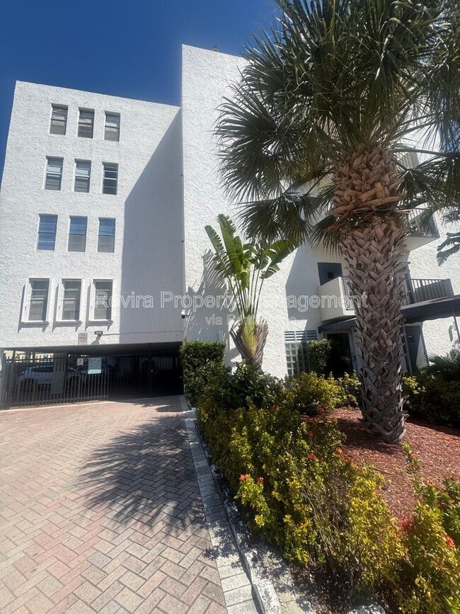 Building Photo - 6545 Indian Creek Dr