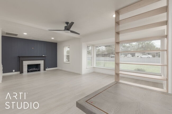 Building Photo - Newly Renovated 3 Bedroom, 2 Bathroom Home...