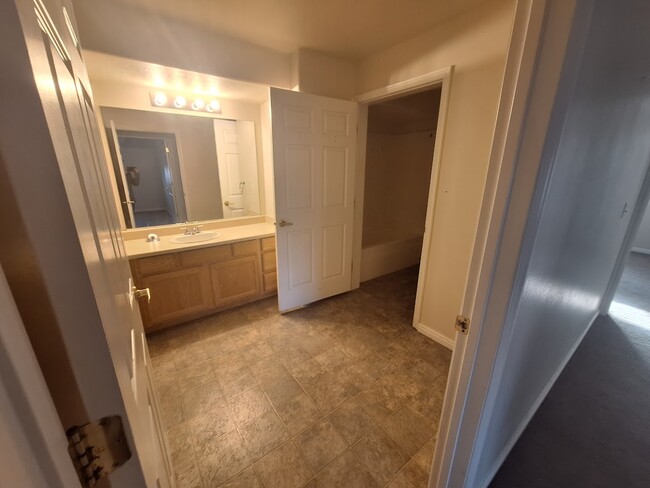 bathroom/laundry room - 3314 E South Ridge Rd