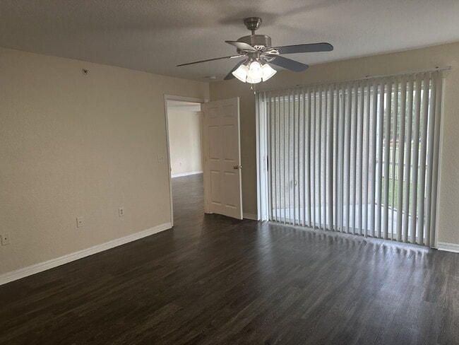 Building Photo - 2631 Emerald Lake Ct