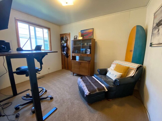 Building Photo - Quiet, Cozy 2-Bedroom Home Located in York...