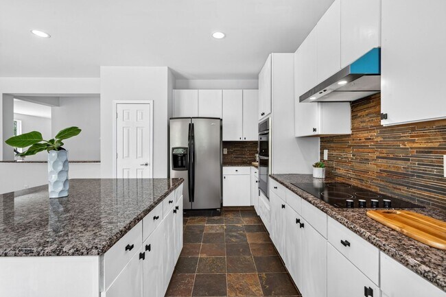 Building Photo - 4007 Jockey Club Circle