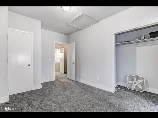 Building Photo - Welcome to the 3 Bed/2Bath Rowhome in Balt...