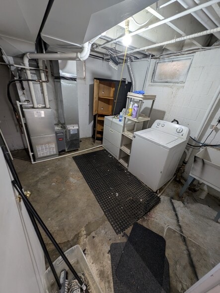 Laundry room in basement - 3506 Dodge Ave
