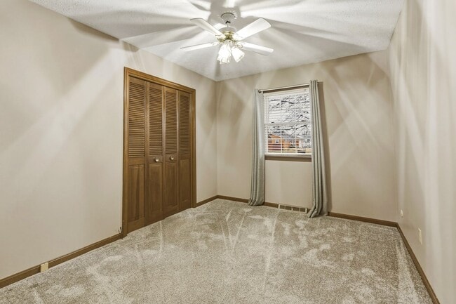 Building Photo - 3 bedroom 2 bath home located just off Grantline Rd.