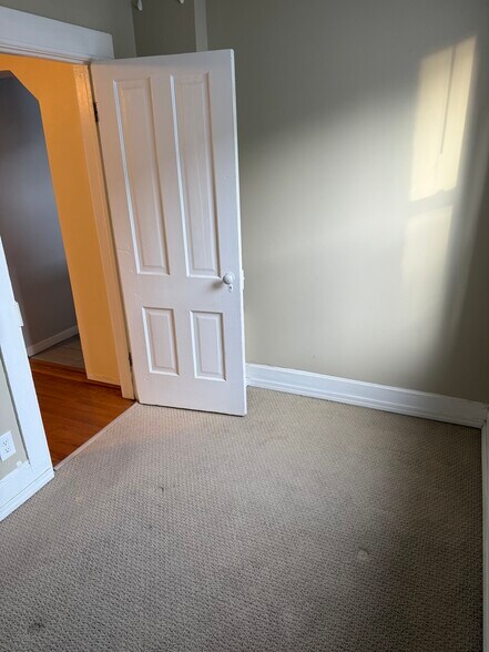 Building Photo - 3115 S Racine Ave