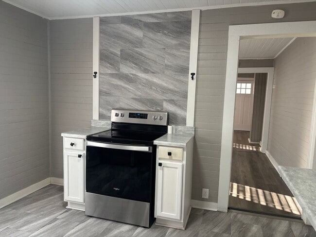 Building Photo - 1095