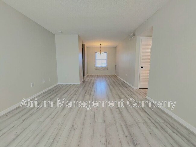 Building Photo - 1920 Edgewood Dr