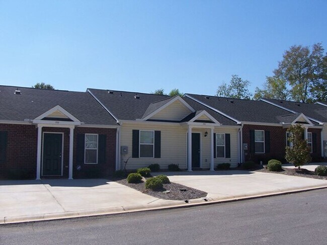 Building Photo - FABULOUS TOWNHOME WEST AUGUSTA CLOSE TO MEDICAL FACILITIES, COLLEGES