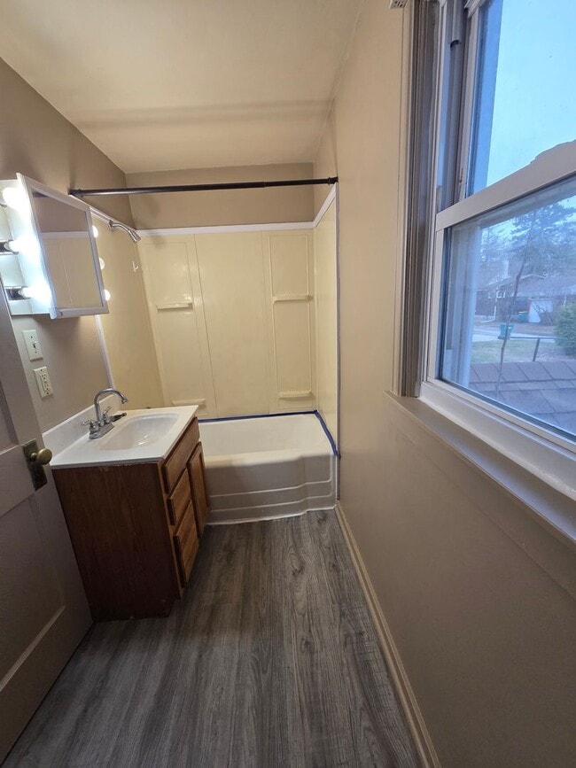 Building Photo - 304 Lake St