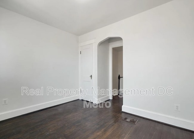 Building Photo - 1397 Sheridan St NW