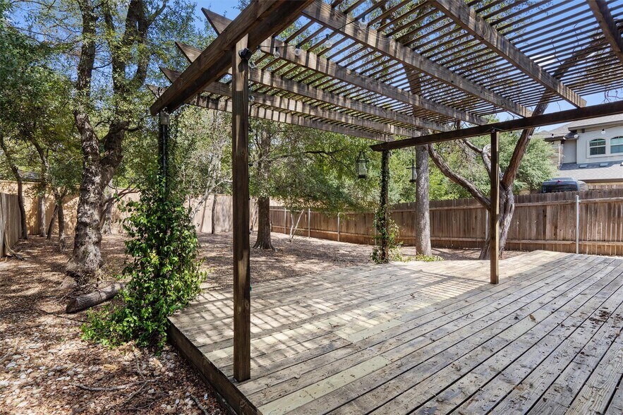 Building Photo - 7709 Menchaca Rd
