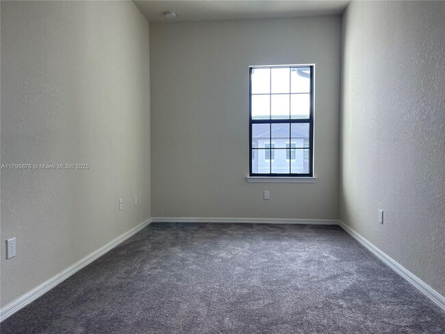Building Photo - 2151 Appleton Cir S