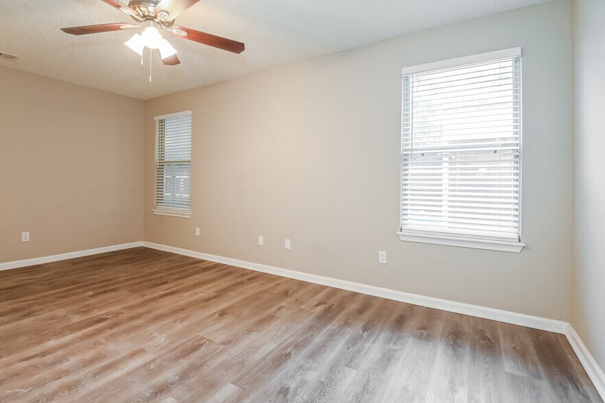 Building Photo - 2655 McCormick Woods Dr