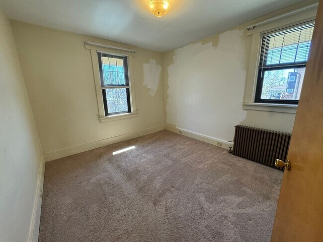 Building Photo - Mary Lou Molnar 111