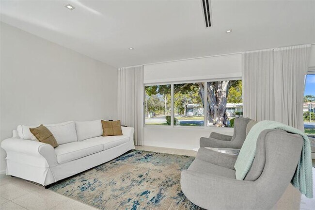 Building Photo - 2514 Yacht Club Blvd