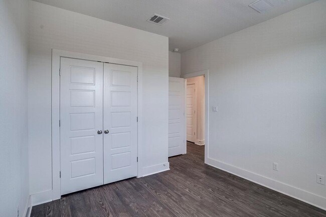 Building Photo - 9102 Moonstone Dr