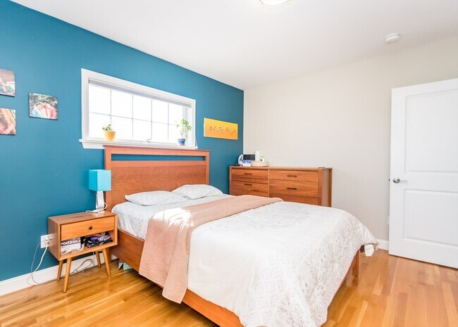 Building Photo - 199 Broadway