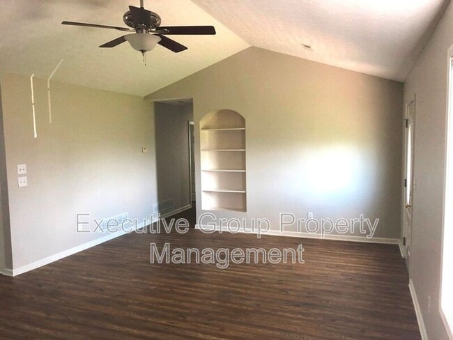 Building Photo - 275 Oxmoor Dr