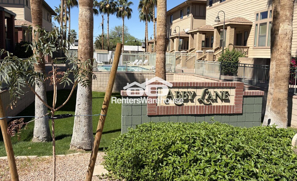 Building Photo - 776 S Beck Ave