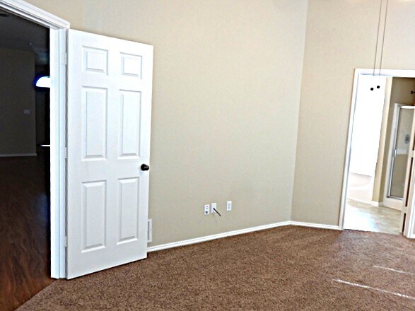 Building Photo - 1373 Meadowbrook Ln