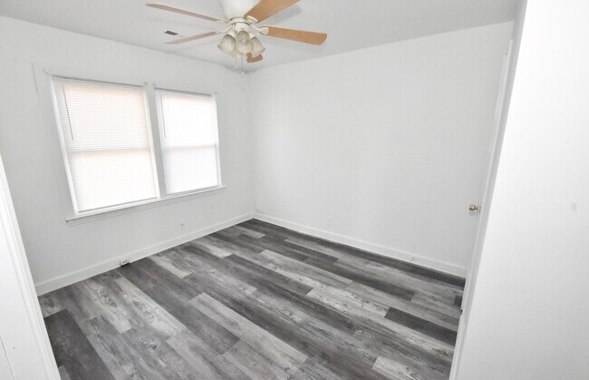 Building Photo - 2120 Kennesaw Dr
