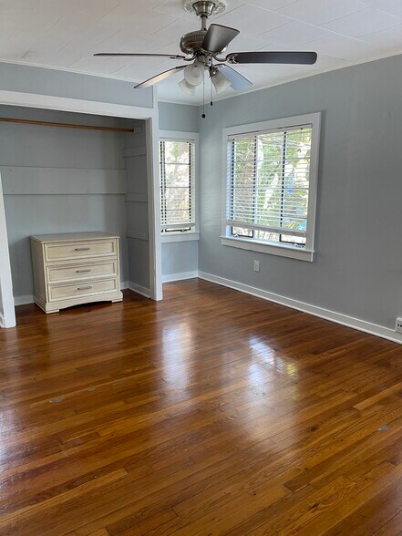 Building Photo - 516 Cathcart Ave