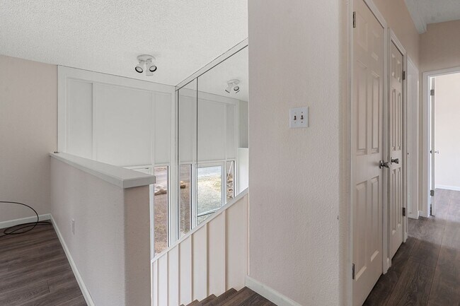 Building Photo - 400 Casad Ave