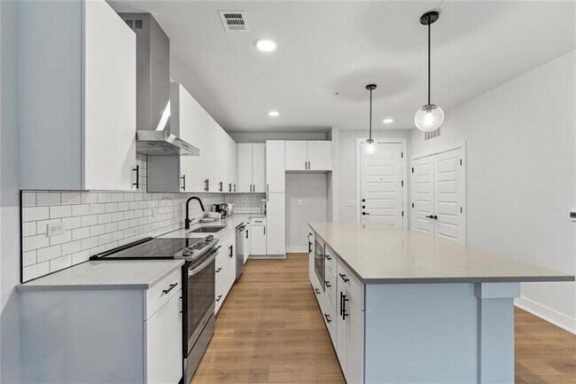 Building Photo - 3101 Govalle Ave