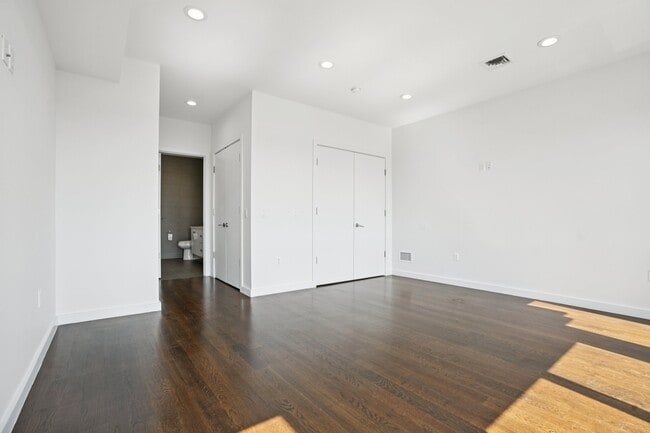 Building Photo - 714 Undercliff Ave