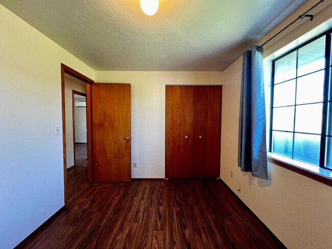 Building Photo - Move in special - $150 off first month's rent!
