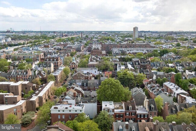 Building Photo - 210 Locust St