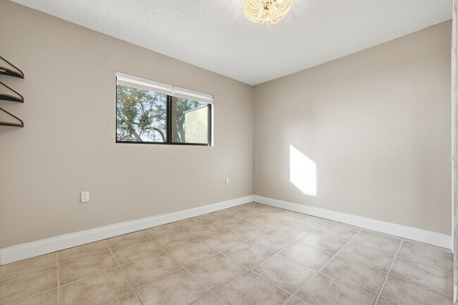 Building Photo - 7 Marina Cove Dr