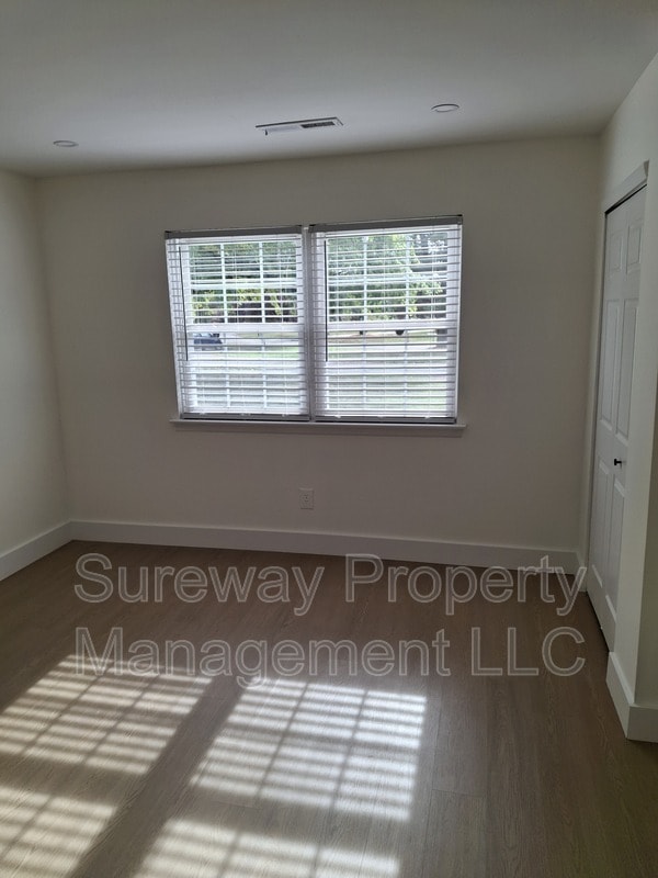 Building Photo - 128 Eaves Mill Rd