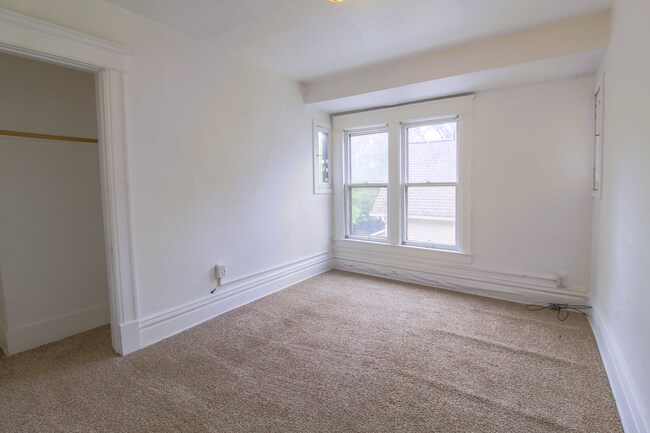 Building Photo - 809 Oak St