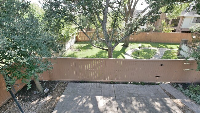 Building Photo - 8003 Oakwood Forest Dr