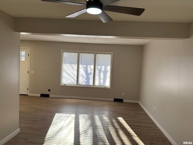 Building Photo - 3326 Jennings Dr